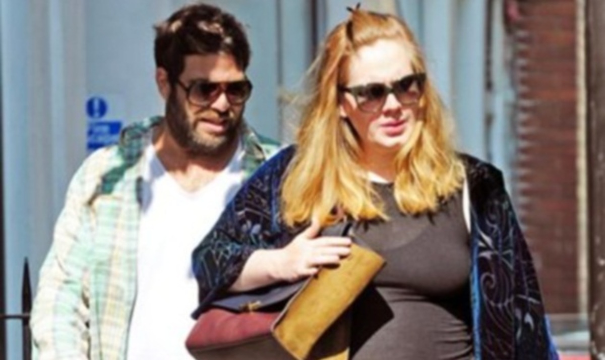 H Adele μας δείχνει την φουσκωμένη κοιλίτσα της! | Newsit.gr H Adele μας δείχνει την φουσκωμένη κοιλίτσα της! | Newsit.gr