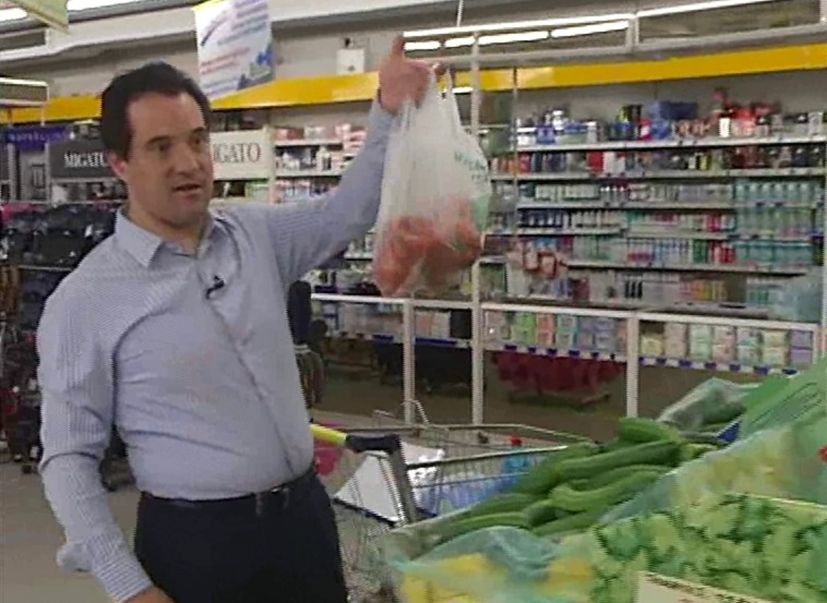 Τι ψωνίζει ο Άδωνις Γεωργιάδης στο super market; | Newsit.gr Τι ψωνίζει ο Άδωνις Γεωργιάδης στο super market; | Newsit.gr