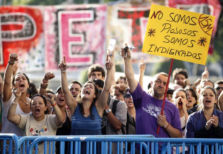 «Δεν είναι κρίση, είναι αισχροκέρδεια» – Χιλιάδες στους δρόμους κατά των τραπεζών! | Newsit.gr «Δεν είναι κρίση, είναι αισχροκέρδεια» – Χιλιάδες στους δρόμους κατά των τραπεζών! | Newsit.gr