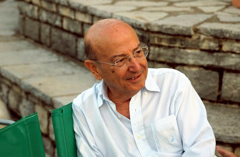 Στη γειτονιά του το μνημόσυνο του Θ. Αγγελόπουλου | Newsit.gr Στη γειτονιά του το μνημόσυνο του Θ. Αγγελόπουλου | Newsit.gr