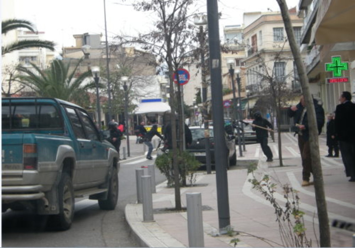 Αγρίνιο: Κουκουλοφόροι επιτέθηκαν με ρόπαλα σε αστυνομικούς (ΦΩΤΟ) | Newsit.gr Αγρίνιο: Κουκουλοφόροι επιτέθηκαν με ρόπαλα σε αστυνομικούς (ΦΩΤΟ) | Newsit.gr