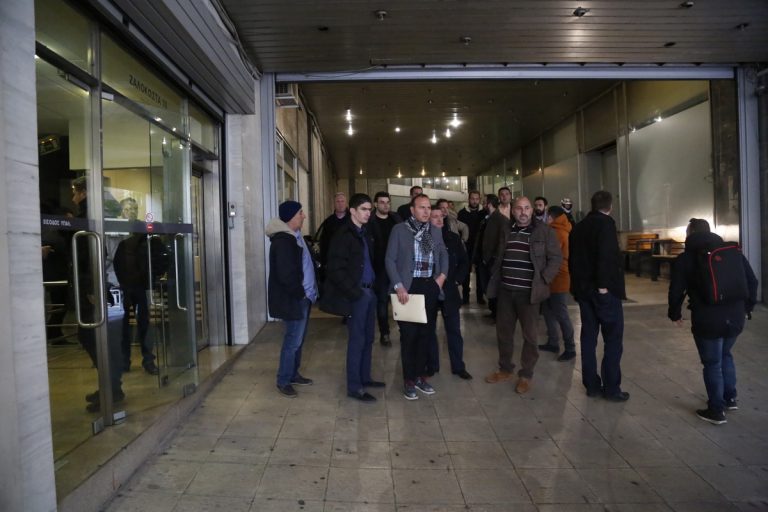 “Έκρηξη” των αγροτών μετά τη συνάντηση με Αποστόλου: Ντελιβεράδες των μνημονίων! | Newsit.gr “Έκρηξη” των αγροτών μετά τη συνάντηση με Αποστόλου: Ντελιβεράδες των μνημονίων! | Newsit.gr