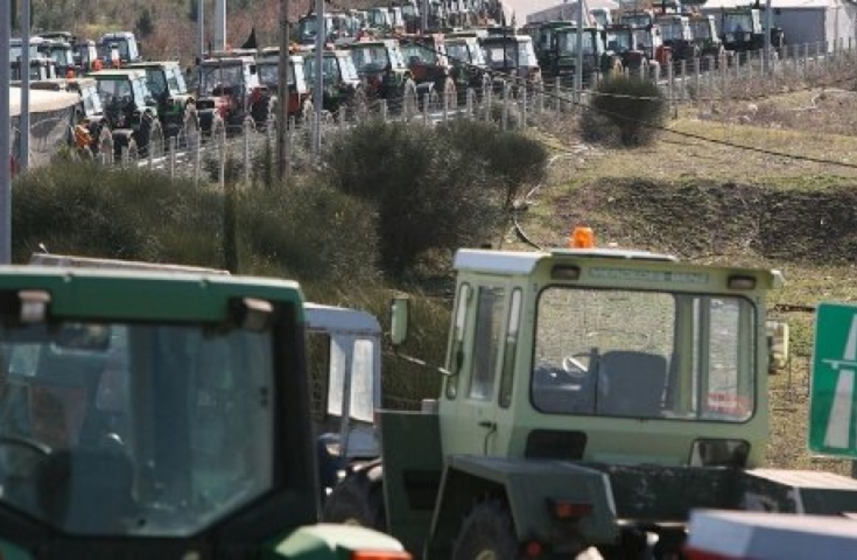 Kλήσεις για… παράνομο παρκάρισμα στα τρακτέρ της Αχαϊας! Δείτε τα σημεία των κινητοποιήσεων σε όλη την περιφέρεια | Newsit.gr Kλήσεις για… παράνομο παρκάρισμα στα τρακτέρ της Αχαϊας! Δείτε τα σημεία των κινητοποιήσεων σε όλη την περιφέρεια | Newsit.gr