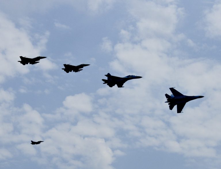 Αμερικανικές αεροπορικές επιδρομές εναντίον της αλ Κάιντα | Newsit.gr Αμερικανικές αεροπορικές επιδρομές εναντίον της αλ Κάιντα | Newsit.gr