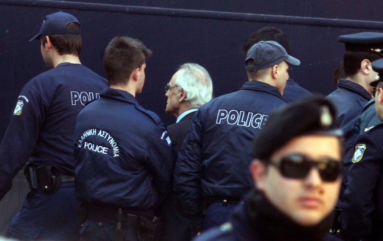 Με κόντρα ‘Ακη – εισαγγελέα άρχισε η δίκη Τσοχατζόπουλου | Newsit.gr Με κόντρα ‘Ακη – εισαγγελέα άρχισε η δίκη Τσοχατζόπουλου | Newsit.gr