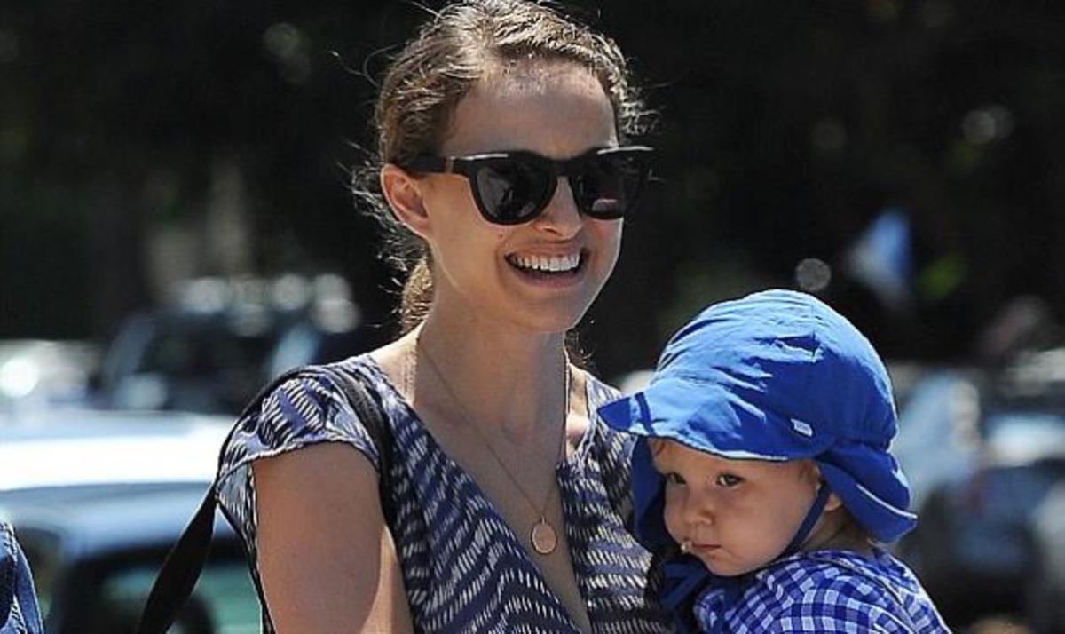 Ν. Portman: H πρώτη βόλτα ως παντρεμένη παρέα με τον γιό της! | Newsit.gr Ν. Portman: H πρώτη βόλτα ως παντρεμένη παρέα με τον γιό της! | Newsit.gr