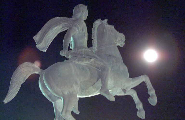 Μικροεπεισόδια στις συγκεντρώσεις Αγανακτισμένων και Χρυσαυγιτών στη Θεσσαλονίκη | Newsit.gr Μικροεπεισόδια στις συγκεντρώσεις Αγανακτισμένων και Χρυσαυγιτών στη Θεσσαλονίκη | Newsit.gr