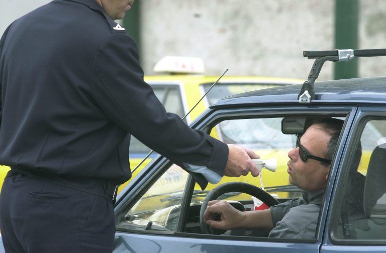 Πίνουν και οδηγούν στο Ηράκλειο-18 μεθυσμένοι οδηγοί τα ξημερώματα | Newsit.gr Πίνουν και οδηγούν στο Ηράκλειο-18 μεθυσμένοι οδηγοί τα ξημερώματα | Newsit.gr