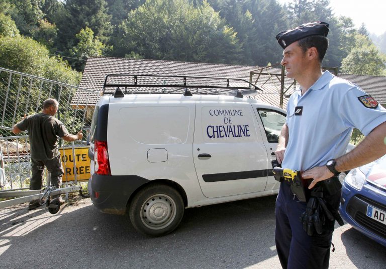Το 7χρονο κοριτσάκι που γλίτωσε από το μακελειό στις Άλπεις ξύπνησε από το κώμα | Newsit.gr Το 7χρονο κοριτσάκι που γλίτωσε από το μακελειό στις Άλπεις ξύπνησε από το κώμα | Newsit.gr