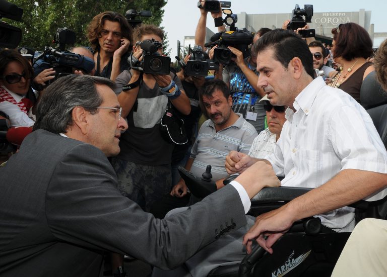 Κραυγή αγωνίας από τα ΑμΕΑ στον πρωθυπουργό: «Μη μας κόψετε τα επιδόματα» – Φωτό και Video | Newsit.gr Κραυγή αγωνίας από τα ΑμΕΑ στον πρωθυπουργό: «Μη μας κόψετε τα επιδόματα» – Φωτό και Video | Newsit.gr