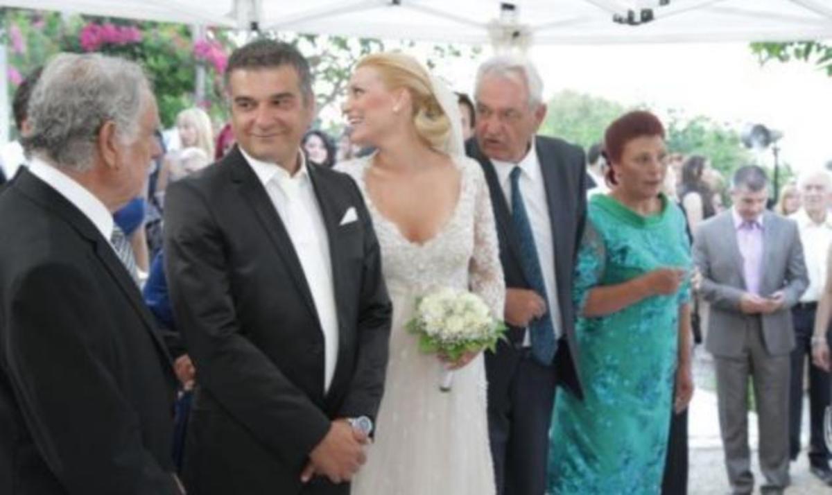 Κ. Αποστολάκης – Α. Αναστασάκη: Οι πρώτες φωτογραφίες από το γάμο τους στην Κρήτη! | Newsit.gr Κ. Αποστολάκης – Α. Αναστασάκη: Οι πρώτες φωτογραφίες από το γάμο τους στην Κρήτη! | Newsit.gr