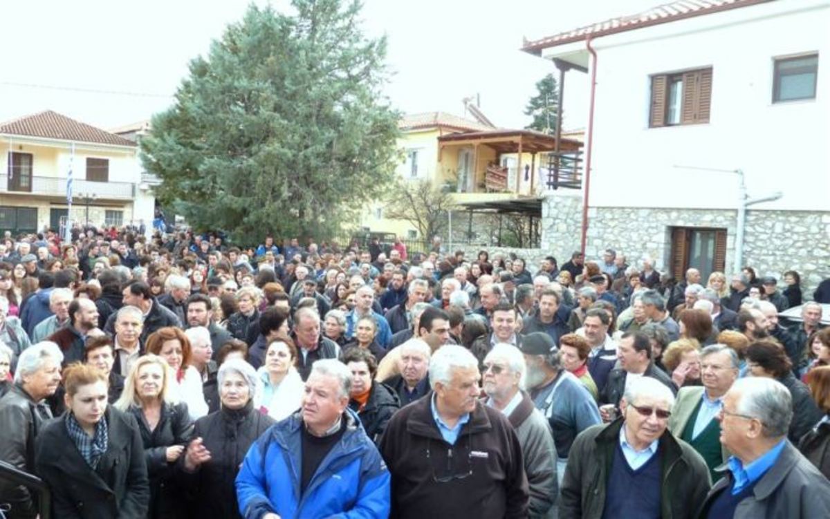 Κοσμοπλημμύρα στη διαμαρτυρία για το Κέντρο Υγείας Αμφίκλειας – ΦΩΤΟ & ΒΙΝΤΕΟ | Newsit.gr Κοσμοπλημμύρα στη διαμαρτυρία για το Κέντρο Υγείας Αμφίκλειας – ΦΩΤΟ & ΒΙΝΤΕΟ | Newsit.gr