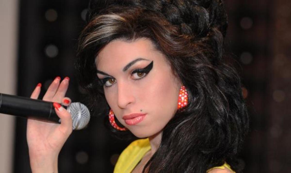 Amy Winehouse: Ανακοινώθηκε επίσημα η αιτία του θανάτου της | Newsit.gr Amy Winehouse: Ανακοινώθηκε επίσημα η αιτία του θανάτου της | Newsit.gr