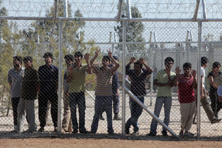 «Εγκαινίασαν» με κόντρες το κέντρο στην Αμυγδαλέζα οι πρώτοι 56 λαθρομετανάστες – Αναμένονται και οι υπόλοιποι – ΦΩΤΟ – ΒΙΝΤΕΟ | Newsit.gr «Εγκαινίασαν» με κόντρες το κέντρο στην Αμυγδαλέζα οι πρώτοι 56 λαθρομετανάστες – Αναμένονται και οι υπόλοιποι – ΦΩΤΟ – ΒΙΝΤΕΟ | Newsit.gr