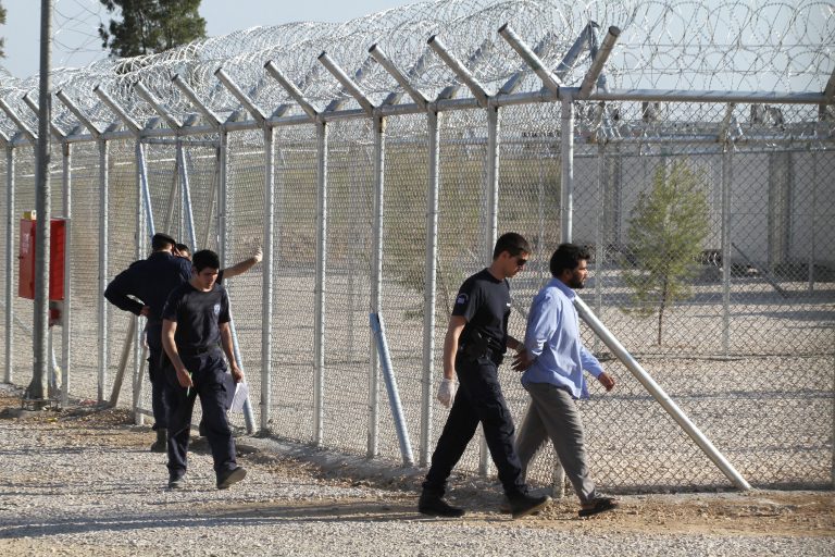 ΕΛΑΣ: Διαψεύδει την καταγγελία περί βασανισμών ανηλίκων αλλοδαπών, στην Αμυγδαλέζα | Newsit.gr ΕΛΑΣ: Διαψεύδει την καταγγελία περί βασανισμών ανηλίκων αλλοδαπών, στην Αμυγδαλέζα | Newsit.gr