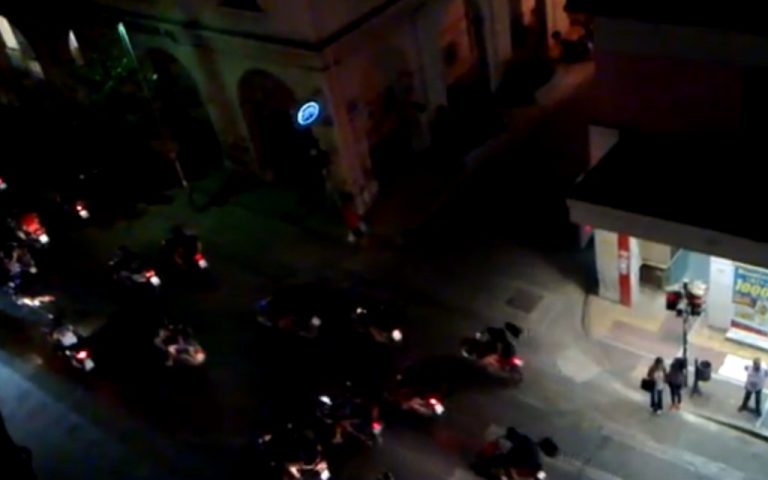 Πάτρα: Μηχανοκίνητη πορεία αντιεξουσιαστών στο κέντρο της πόλης – ΒΙΝΤΕΟ | Newsit.gr Πάτρα: Μηχανοκίνητη πορεία αντιεξουσιαστών στο κέντρο της πόλης – ΒΙΝΤΕΟ | Newsit.gr