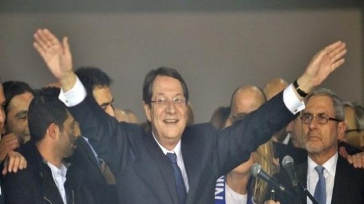 Κύπρος: Ποιοι δοκιμάζουν κουστούμια για υπουργοί | Newsit.gr Κύπρος: Ποιοι δοκιμάζουν κουστούμια για υπουργοί | Newsit.gr