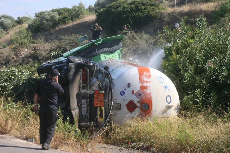 Τροχαίο με ανατροπή βυτιοφόρου στη Φθιώτιδα – Νεκρός ο οδηγός – Κλειστή η εθνική οδός στην Αρκίτσα | Newsit.gr Τροχαίο με ανατροπή βυτιοφόρου στη Φθιώτιδα – Νεκρός ο οδηγός – Κλειστή η εθνική οδός στην Αρκίτσα | Newsit.gr