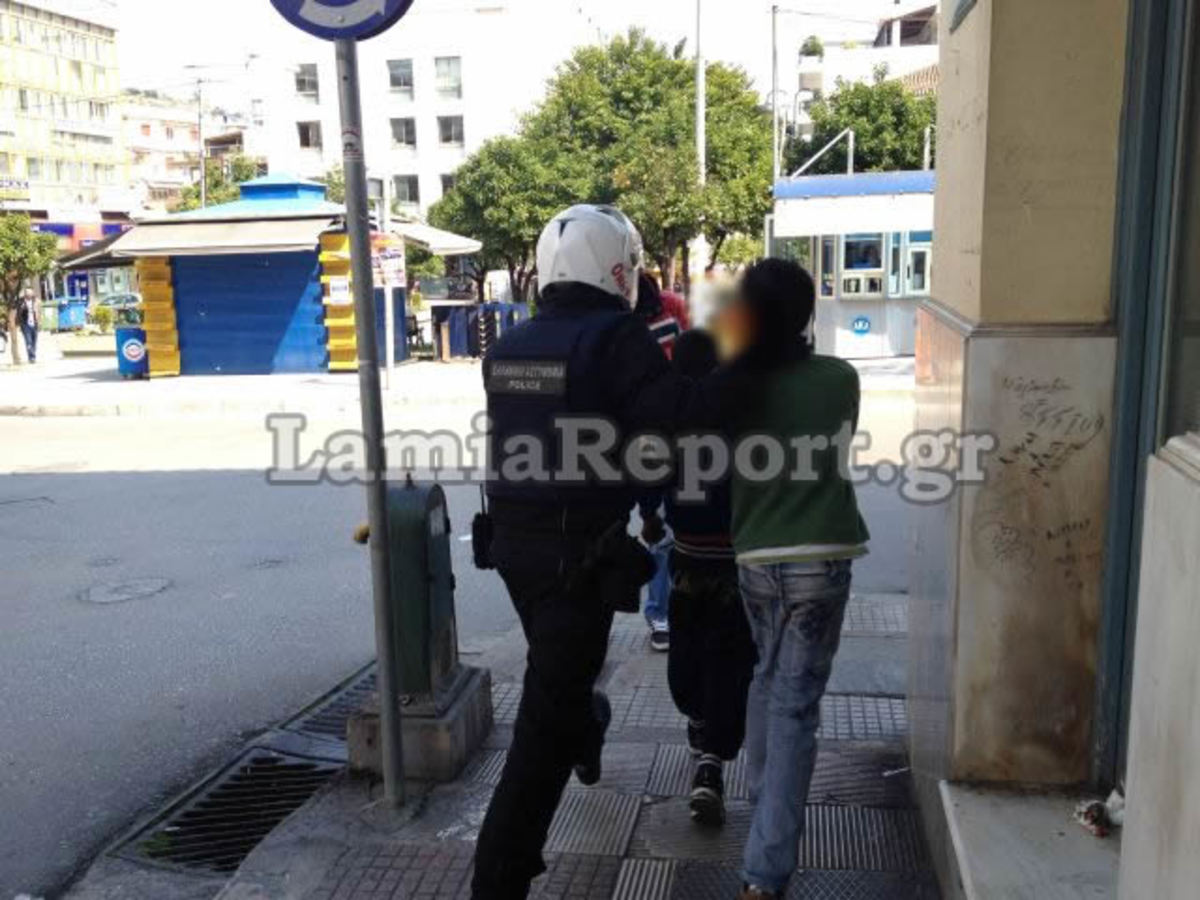 Θήβα: 14χρονος τσαντάκιας έστειλε στο νοσοκομείο 75χρονη! | Newsit.gr Θήβα: 14χρονος τσαντάκιας έστειλε στο νοσοκομείο 75χρονη! | Newsit.gr