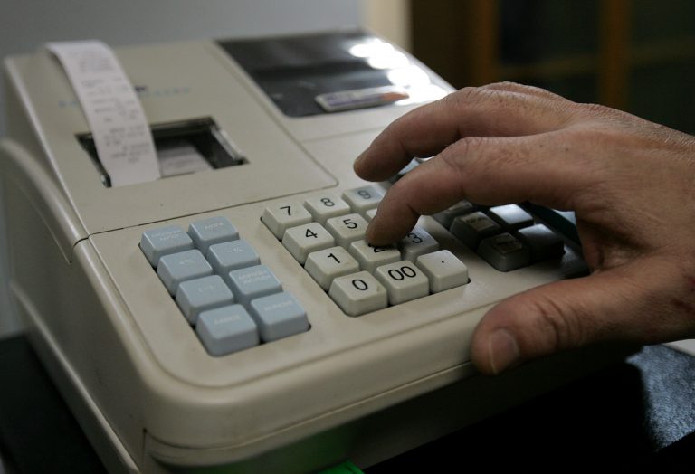 Θα συγκεντρώνουμε αποδείξεις και το 2013 – Έκπτωση φόρου 1.950 ευρώ για μισθωτούς και συνταξιούχους | Newsit.gr Θα συγκεντρώνουμε αποδείξεις και το 2013 – Έκπτωση φόρου 1.950 ευρώ για μισθωτούς και συνταξιούχους | Newsit.gr