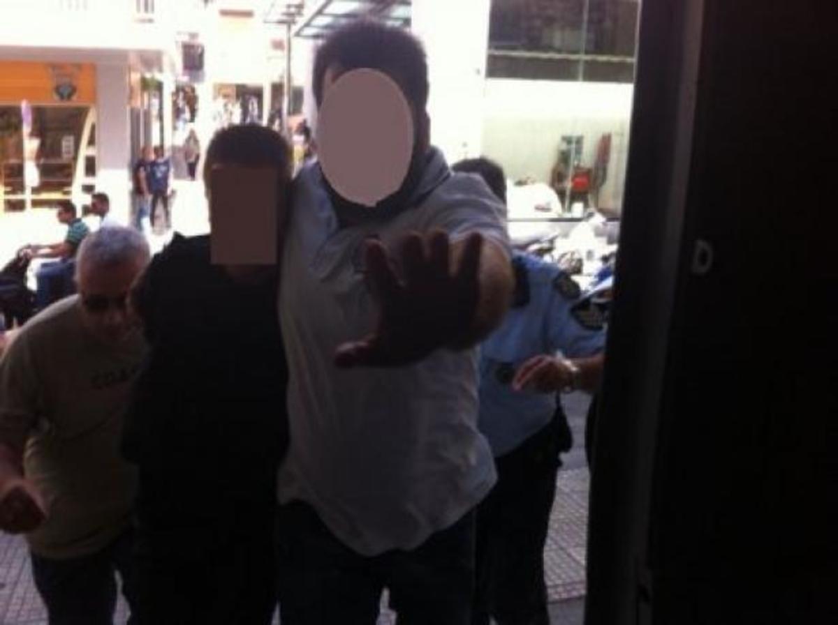 Κρήτη: Στο Δικαστικό Μέγαρο ο 17χρονος φερόμενος ως δράστης του μακελειού στο Ροτάσι – ΦΩΤΟ | Newsit.gr Κρήτη: Στο Δικαστικό Μέγαρο ο 17χρονος φερόμενος ως δράστης του μακελειού στο Ροτάσι – ΦΩΤΟ | Newsit.gr