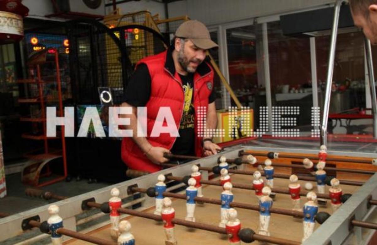Ο Γρηγόρης Αρναούτογλου παίζει ποδοσφαιράκι στο Κατάκολο! | Newsit.gr Ο Γρηγόρης Αρναούτογλου παίζει ποδοσφαιράκι στο Κατάκολο! | Newsit.gr