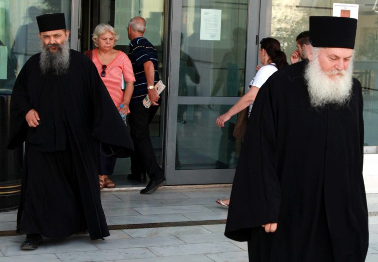 Συνεχίζεται αύριο η απολογία Αρσένιου για την υπόθεση του Βατοπεδίου | Newsit.gr Συνεχίζεται αύριο η απολογία Αρσένιου για την υπόθεση του Βατοπεδίου | Newsit.gr