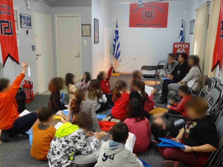 Η «κατήχηση» της Χρυσής Αυγής ξεκινάει από την ηλικία των 6 ετών! | Newsit.gr Η «κατήχηση» της Χρυσής Αυγής ξεκινάει από την ηλικία των 6 ετών! | Newsit.gr