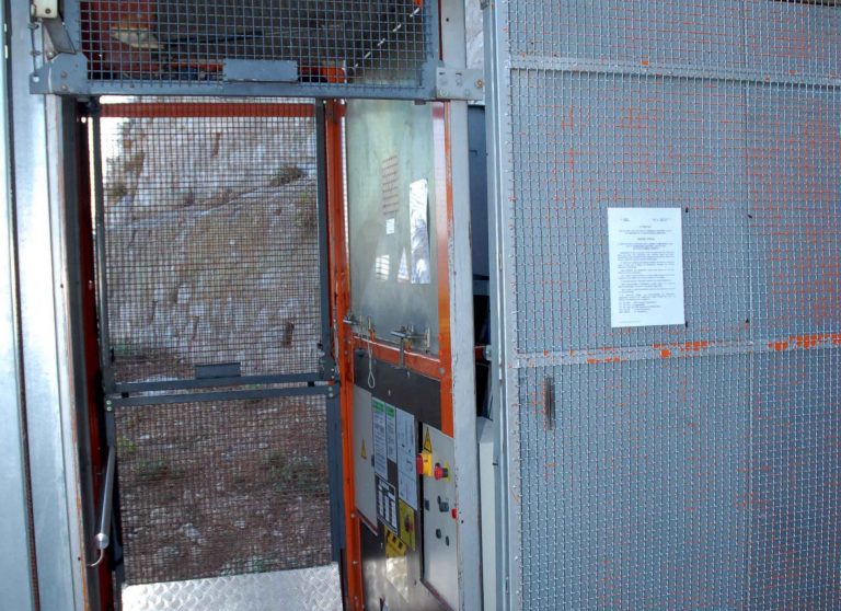 Ηγουμενίτσα: Έφευγαν από την χώρα κρυμμένοι… σε ασανσέρ! | Newsit.gr Ηγουμενίτσα: Έφευγαν από την χώρα κρυμμένοι… σε ασανσέρ! | Newsit.gr