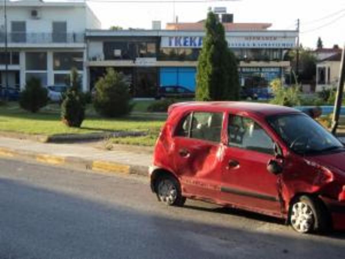 Τρίκαλα: Απίθανο τροχαίο ατύχημα – Τα θύματα βγήκαν από παράθυρο και τράπηκαν σε φυγή! | Newsit.gr Τρίκαλα: Απίθανο τροχαίο ατύχημα – Τα θύματα βγήκαν από παράθυρο και τράπηκαν σε φυγή! | Newsit.gr