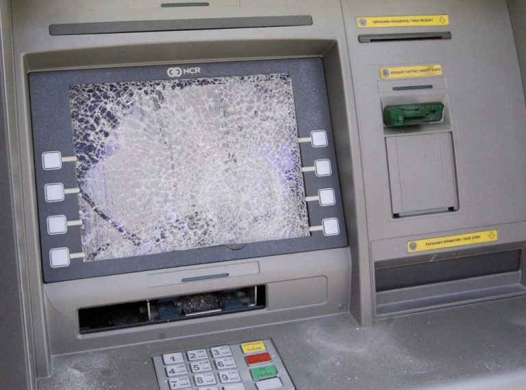 Σέρρες: Άρπαξαν ΑΤΜ από ξενοδοχείο με την απειλή ροπάλου! | Newsit.gr Σέρρες: Άρπαξαν ΑΤΜ από ξενοδοχείο με την απειλή ροπάλου! | Newsit.gr