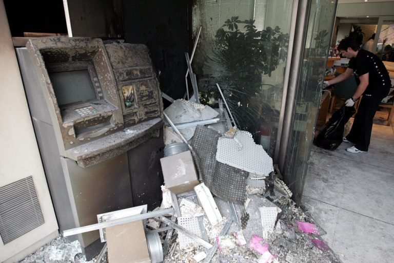 Ανατίναξαν ΑΤΜ στον Έβρο | Newsit.gr Ανατίναξαν ΑΤΜ στον Έβρο | Newsit.gr