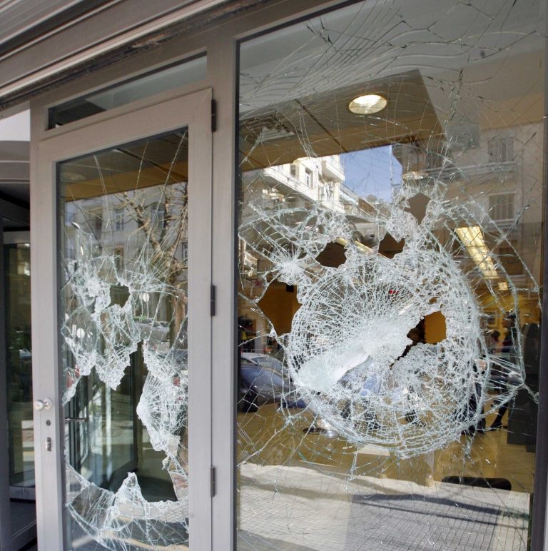 Δράμα: Ανατίναξαν το ΑΤΜ, αλλά έφυγαν με άδεια χέρια! | Newsit.gr Δράμα: Ανατίναξαν το ΑΤΜ, αλλά έφυγαν με άδεια χέρια! | Newsit.gr