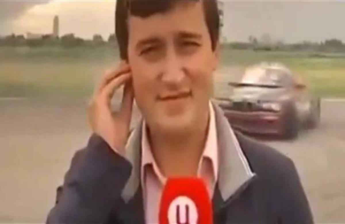 ΑΠΙΣΤΕΥΤΟ! Αυτοκίνητο χτύπησε δημοσιογράφο ζωντανά στον αέρα | Newsit.gr ΑΠΙΣΤΕΥΤΟ! Αυτοκίνητο χτύπησε δημοσιογράφο ζωντανά στον αέρα | Newsit.gr