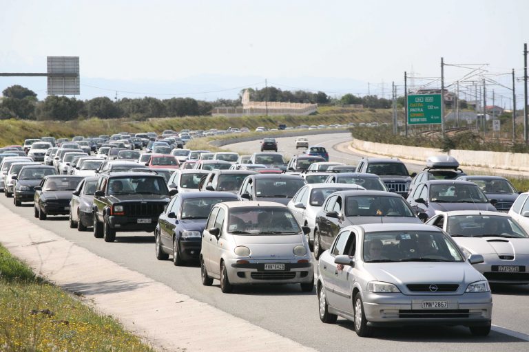 Μειώθηκε σχεδόν στο μισό η αγορά αυτοκινήτων | Newsit.gr Μειώθηκε σχεδόν στο μισό η αγορά αυτοκινήτων | Newsit.gr