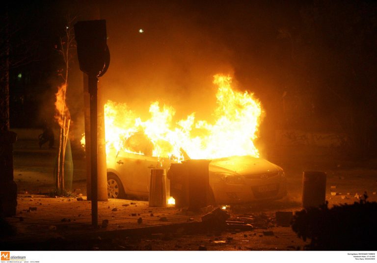 Θεσσαλονίκη: Έκαψαν αυτοκίνητο | Newsit.gr Θεσσαλονίκη: Έκαψαν αυτοκίνητο | Newsit.gr
