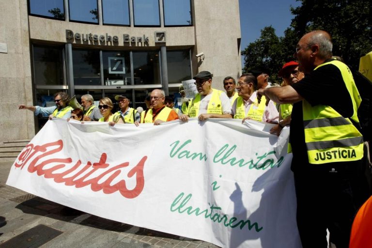 Συνταξιούχοι «αγανακτισμένοι» εισέβαλαν στο προξενείο της Γερμανίας | Newsit.gr Συνταξιούχοι «αγανακτισμένοι» εισέβαλαν στο προξενείο της Γερμανίας | Newsit.gr