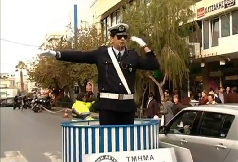Ηράκλειο:Το έθιμο που έβαλε τον τροχονόμο στην »βαρέλα» – Βίντεο! | Newsit.gr Ηράκλειο:Το έθιμο που έβαλε τον τροχονόμο στην »βαρέλα» – Βίντεο! | Newsit.gr