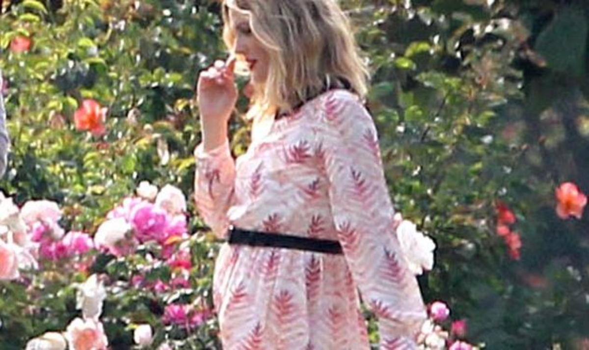 Drew Barrymore: Το ανοιξιάτικο φόρεμα που αποκαλύπτει την εγκυμοσύνη της! | Newsit.gr Drew Barrymore: Το ανοιξιάτικο φόρεμα που αποκαλύπτει την εγκυμοσύνη της! | Newsit.gr