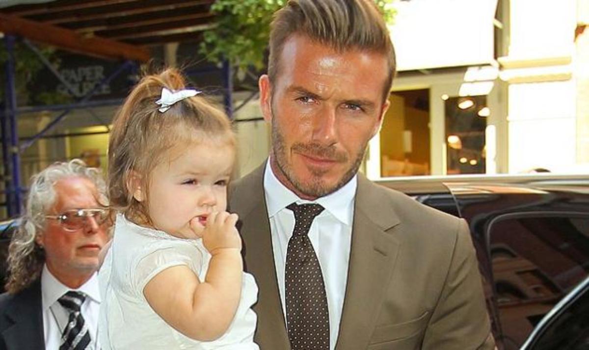 D. Beckham: Αγκαλιά με τη μικρή fashionista Harper, στο πλευρό της Victoria στην εβδομάδα μόδας! | Newsit.gr D. Beckham: Αγκαλιά με τη μικρή fashionista Harper, στο πλευρό της Victoria στην εβδομάδα μόδας! | Newsit.gr
