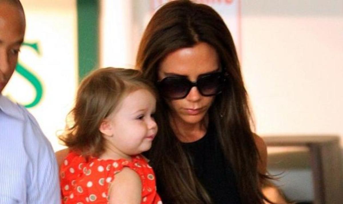Όσο μεγαλώνει η μικρή Harper γίνεται ίδια με την Victoria Beckham! | Newsit.gr Όσο μεγαλώνει η μικρή Harper γίνεται ίδια με την Victoria Beckham! | Newsit.gr