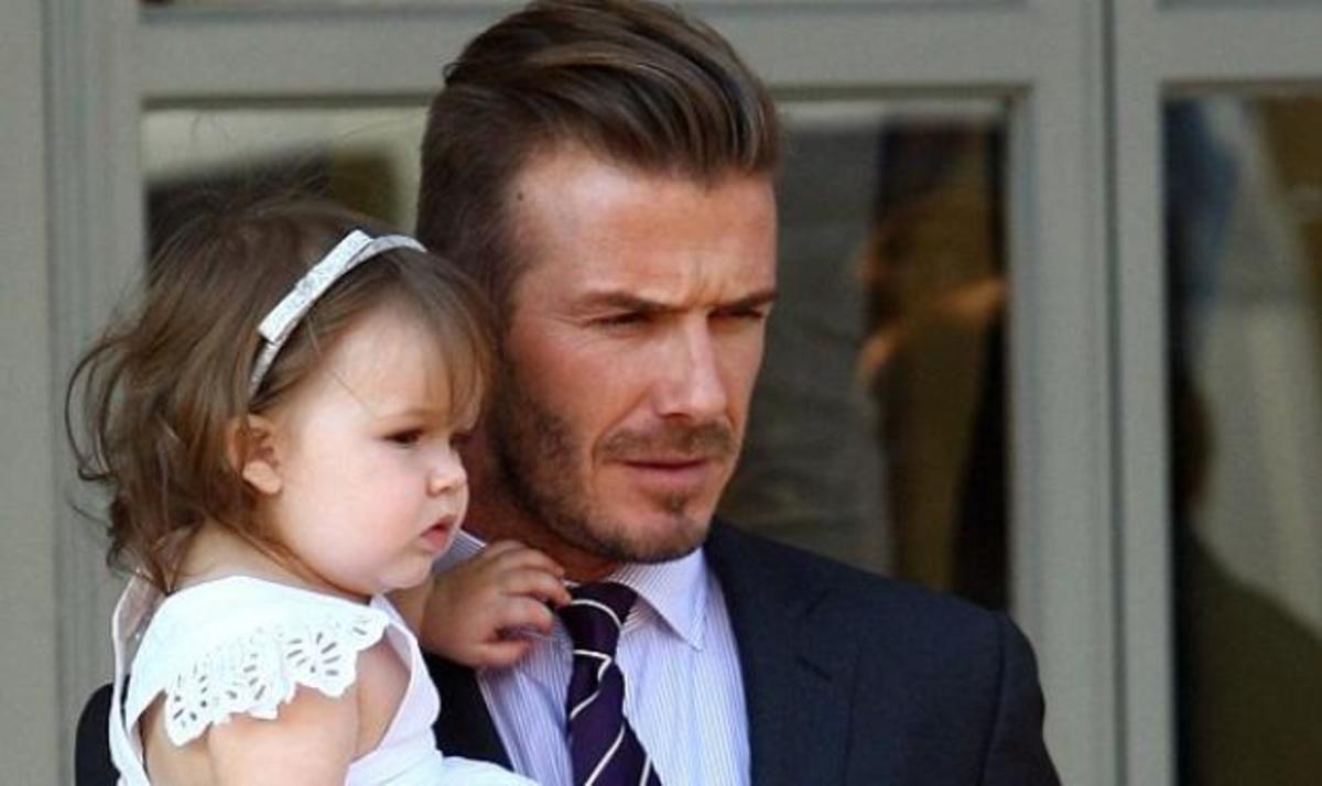 D. Beckham: Βόλτα με τις δυο γυναίκες της ζωής του! Φωτογραφίες | Newsit.gr D. Beckham: Βόλτα με τις δυο γυναίκες της ζωής του! Φωτογραφίες | Newsit.gr
