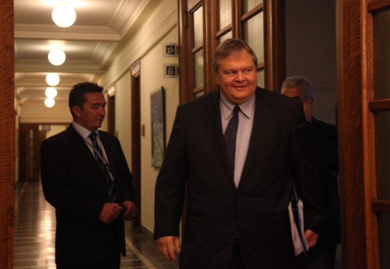 Μέτρα 6,6 δισ. για να πετύχουμε πλεόνασμα | Newsit.gr Μέτρα 6,6 δισ. για να πετύχουμε πλεόνασμα | Newsit.gr