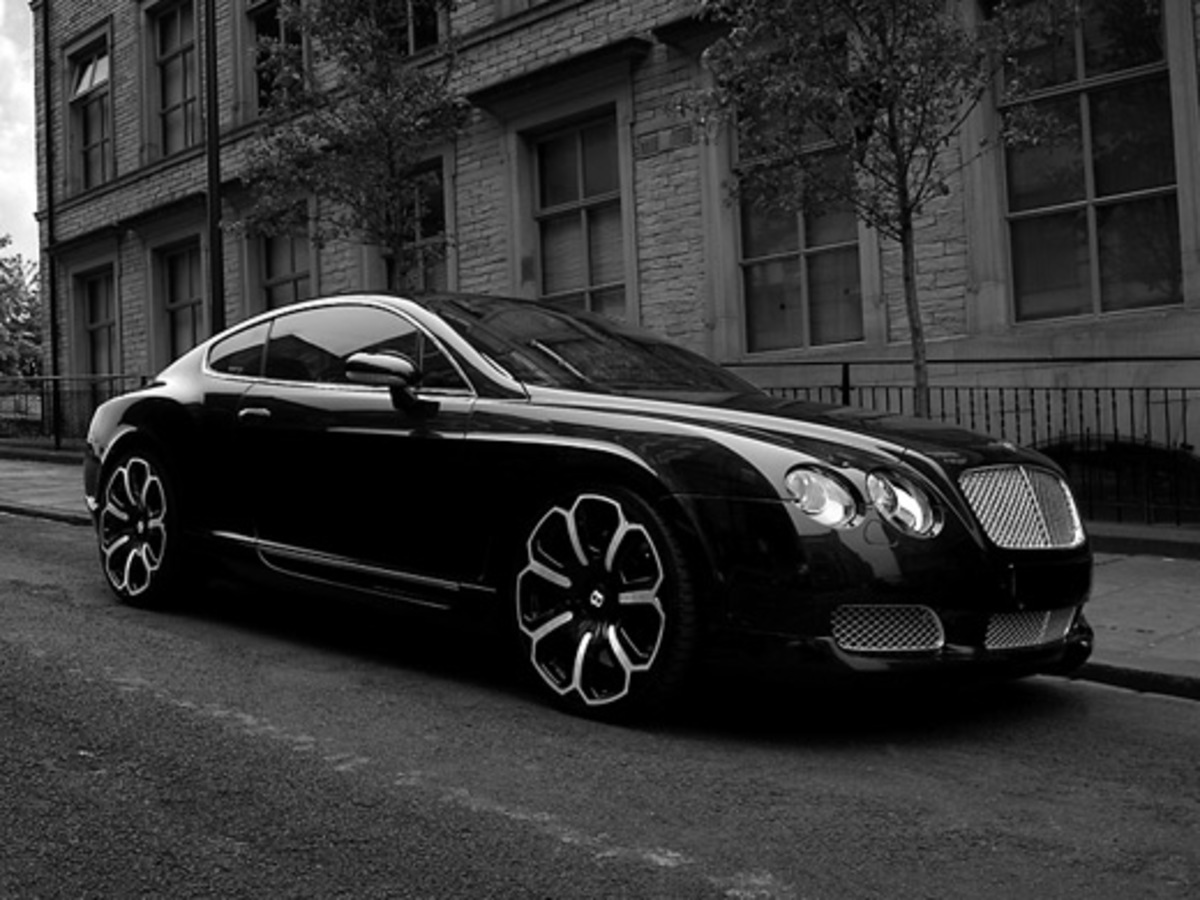 Κατέστρεψε τη Bentley o Σισέ – Ανέπαφος ο Γάλλος άσος | Newsit.gr Κατέστρεψε τη Bentley o Σισέ – Ανέπαφος ο Γάλλος άσος | Newsit.gr