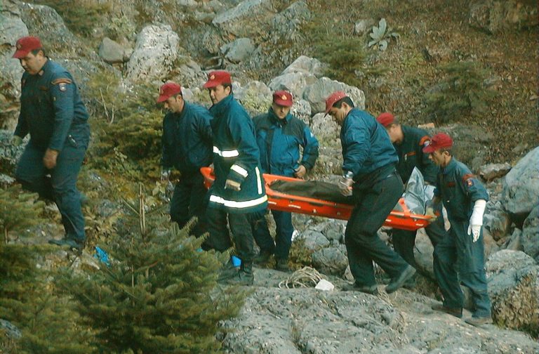 Αχαϊα: Νεκρός σε χαράδρα εντοπίστηκε νεαρός βοσκός | Newsit.gr Αχαϊα: Νεκρός σε χαράδρα εντοπίστηκε νεαρός βοσκός | Newsit.gr