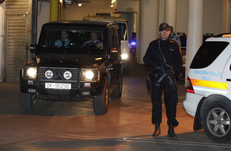 Πρώτη δημόσια εμφάνιση του Μπρέιβικ ενώπιον του δικαστηρίου – ΦΩΤΟ | Newsit.gr Πρώτη δημόσια εμφάνιση του Μπρέιβικ ενώπιον του δικαστηρίου – ΦΩΤΟ | Newsit.gr
