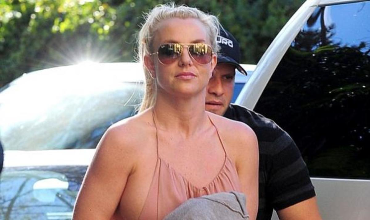 Το παρ’ ολίγον ατύχημα της Britney που πήγε να αποκαλύψει το στήθος της! | Newsit.gr Το παρ’ ολίγον ατύχημα της Britney που πήγε να αποκαλύψει το στήθος της! | Newsit.gr