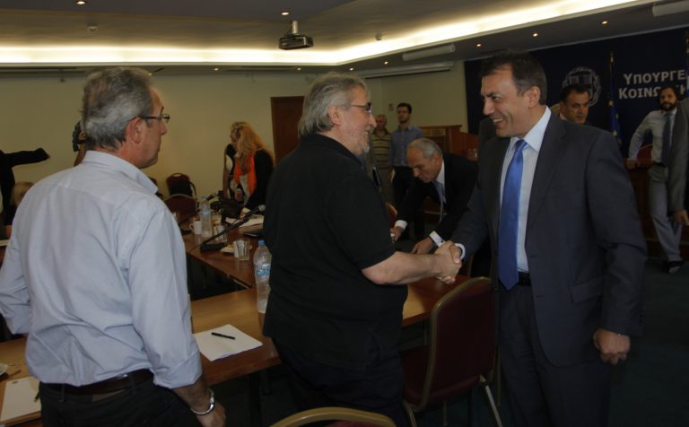 Χάσμα για το πώς θα καθορίζεται ο βασικός μισθός – Κουβέντα για το ύψος του | Newsit.gr Χάσμα για το πώς θα καθορίζεται ο βασικός μισθός – Κουβέντα για το ύψος του | Newsit.gr