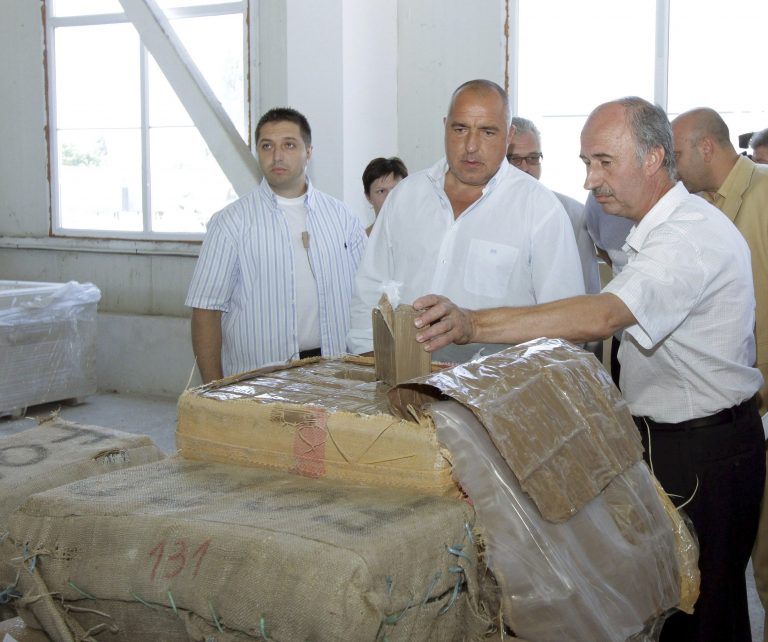 Τέσσερις τόνοι χασίς κατασχέθηκαν στη Βουλγαρία | Newsit.gr Τέσσερις τόνοι χασίς κατασχέθηκαν στη Βουλγαρία | Newsit.gr