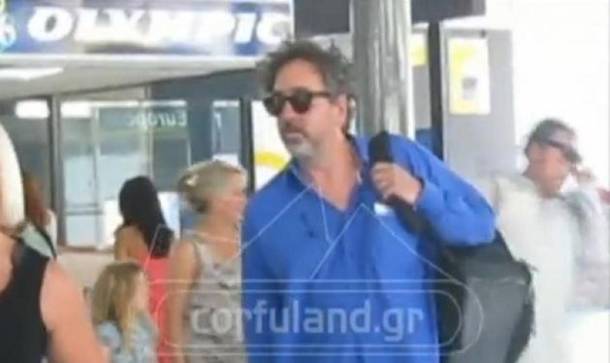 Διακοπές στην Κέρκυρα για τον Tim Burton και την σύζυγό του! | Newsit.gr Διακοπές στην Κέρκυρα για τον Tim Burton και την σύζυγό του! | Newsit.gr